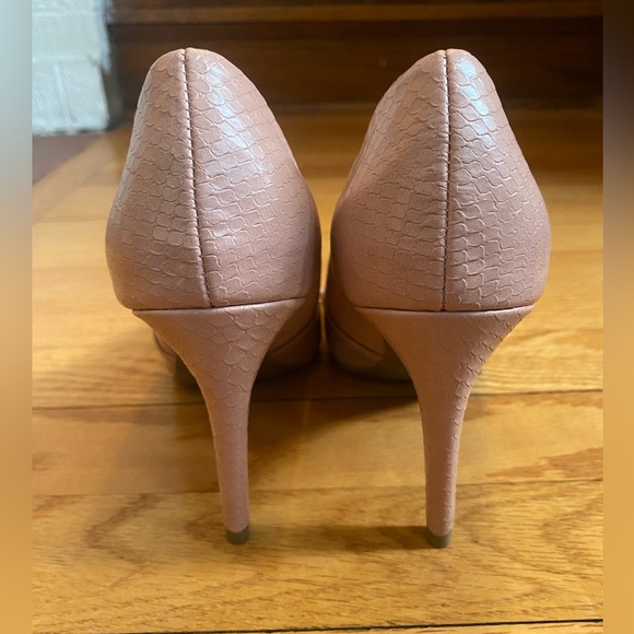 Worthington light pink snake print faux leather heels size 7 - like NEW! - Picture 6 of 11